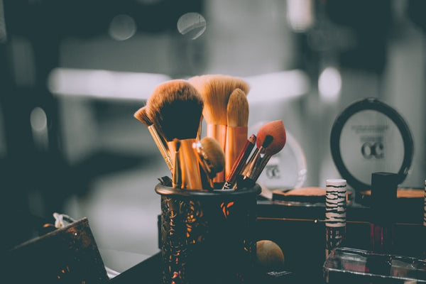 5 Natural Ways To Remove Stubborn Makeup Totally, Post Halloween (Bonus Tips)